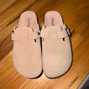 Mules in Tan Suede